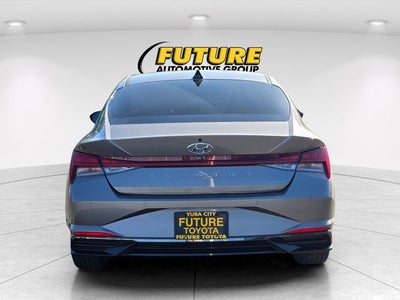 2023 Hyundai Elantra Limited W/ Navigation and Moonroof