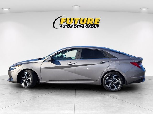 2023 Hyundai Elantra Limited W/ Navigation and Moonroof