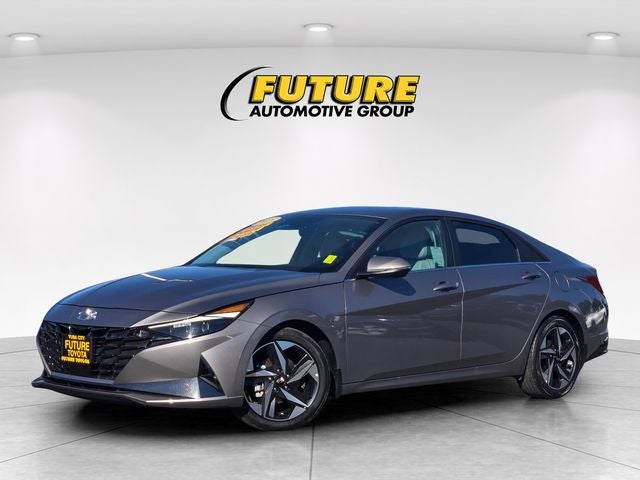2023 Hyundai Elantra Limited W/ Navigation and Moonroof