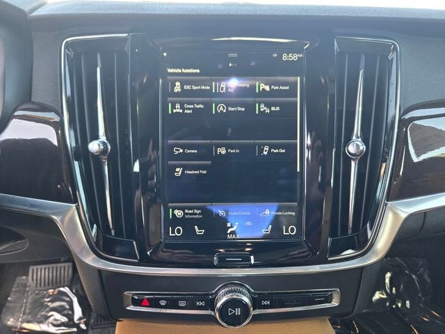 2018 Volvo S90 T5 Momentum Sedan AWD w/Convenience Package
