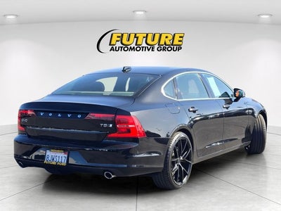 2018 Volvo S90 T5 Momentum Sedan AWD w/Convenience Package