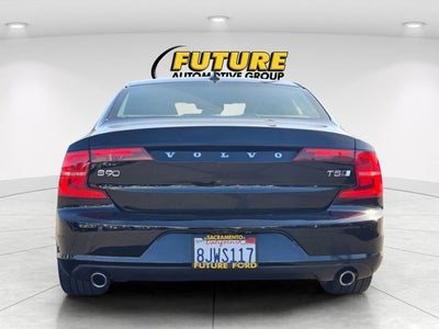 2018 Volvo S90 T5 Momentum Sedan AWD w/Convenience Package
