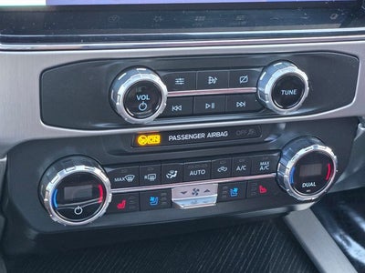 2022 Ford F-250SD Platinum Crew Cab 4WD Lifted w/Upgraded Wheels