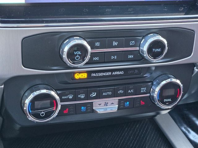 2022 Ford F-250SD Platinum Crew Cab 4WD Lifted w/Upgraded Wheels