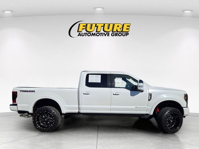 2022 Ford F-250SD Platinum Crew Cab 4WD Lifted w/Upgraded Wheels