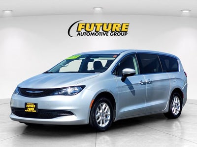 2022 Chrysler Voyager LX