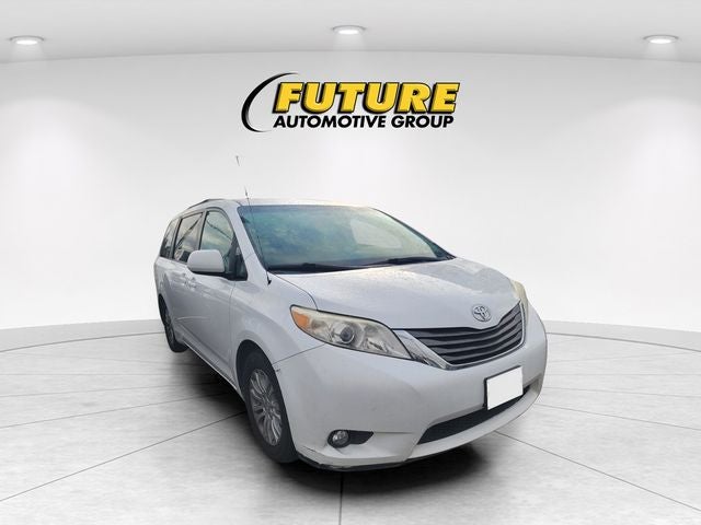 2013 Toyota Sienna XLE 8 Passenger