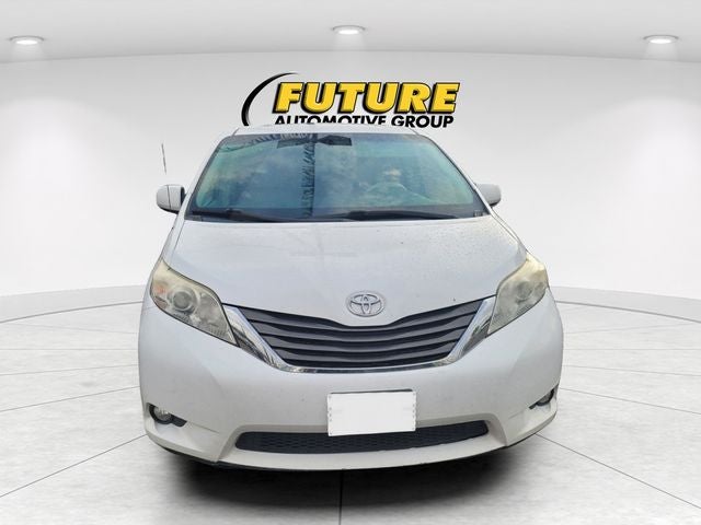 2013 Toyota Sienna XLE 8 Passenger
