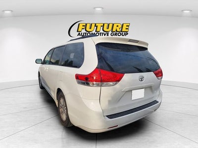 2013 Toyota Sienna XLE 8 Passenger