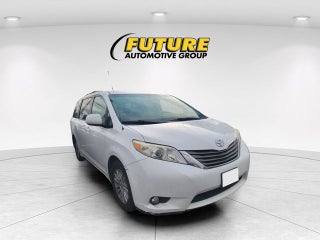 2013 Toyota Sienna XLE 8 Passenger