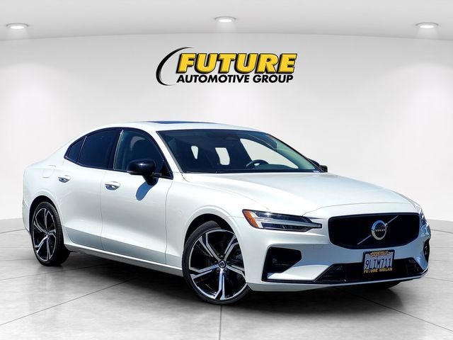 2024 Volvo S60 B5 Core Dark Theme