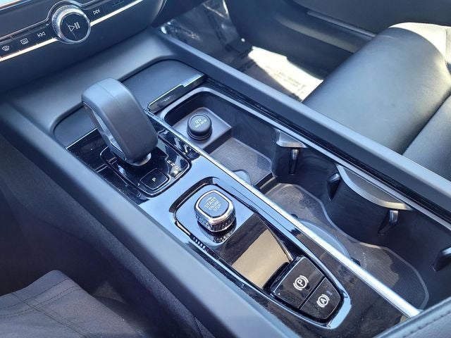 2024 Volvo S60 B5 Core Dark Theme