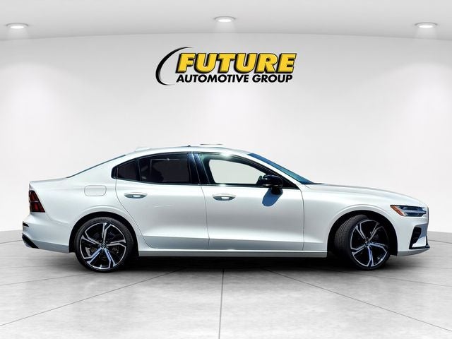 2024 Volvo S60 B5 Core Dark Theme