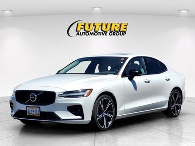 2024 Volvo S60 B5 Core Dark Theme