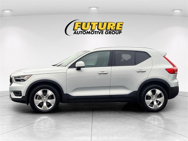 2021 Volvo XC40 Momentum AWD