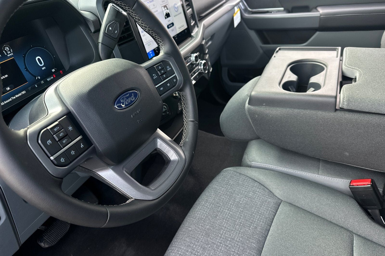 2025 Ford F-150 XLT 4WD SUPER CAB