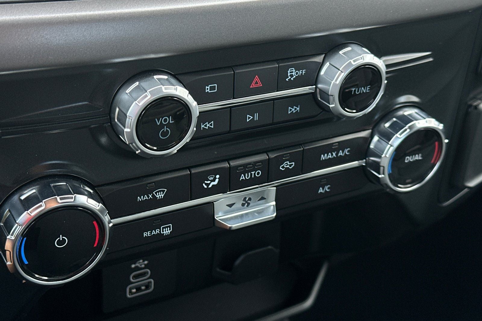 2025 Ford F-150 XLT 4WD SUPER CAB