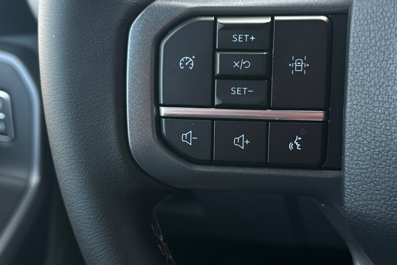 2025 Ford F-150 XLT 4WD SUPER CAB