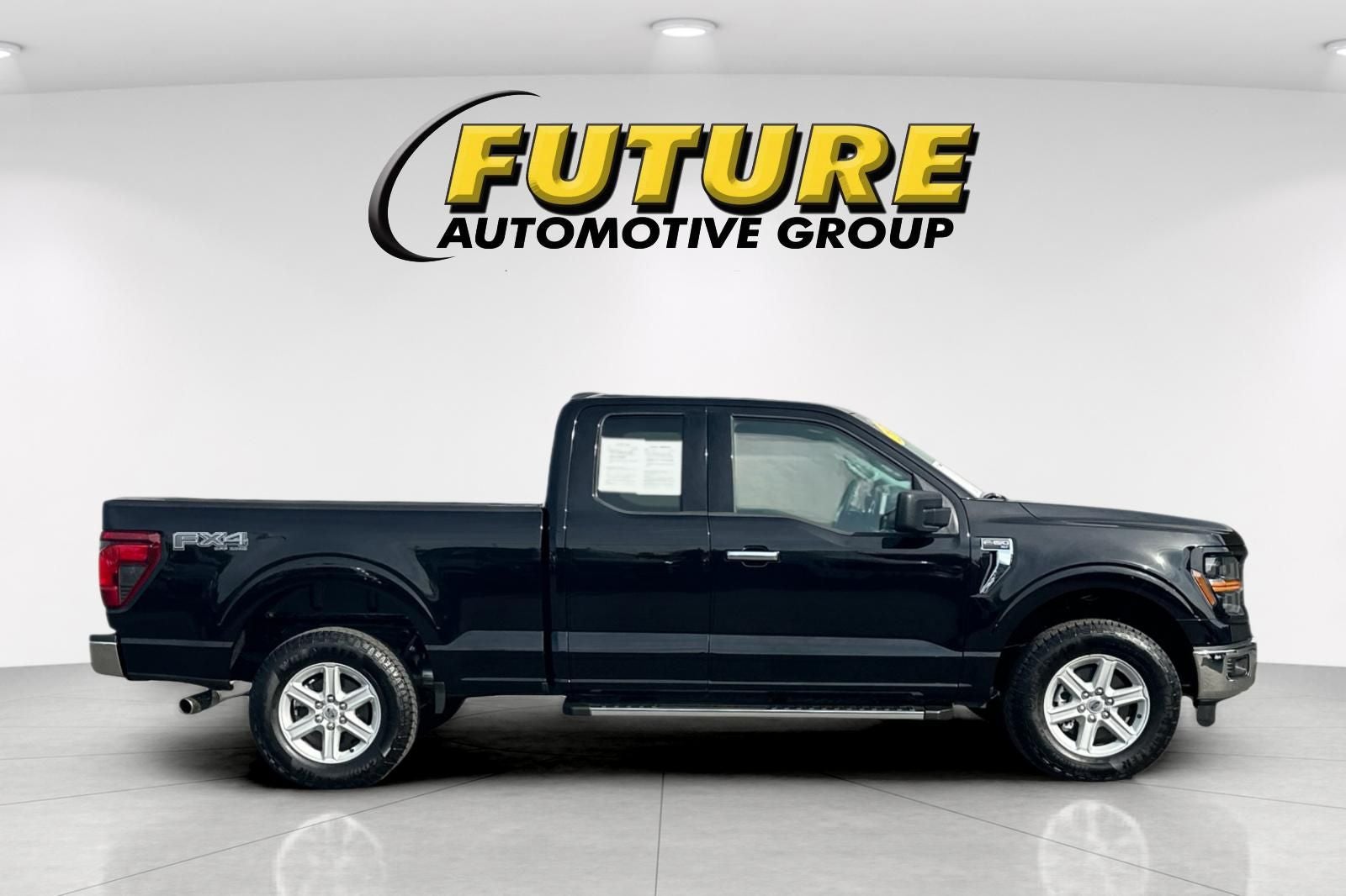 2025 Ford F-150 XLT 4WD SUPER CAB