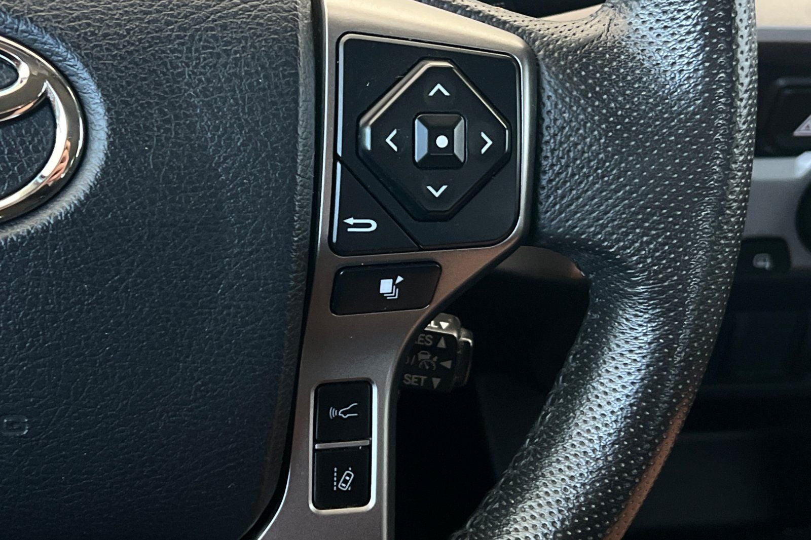 2020 Toyota Tacoma SR5 V6
