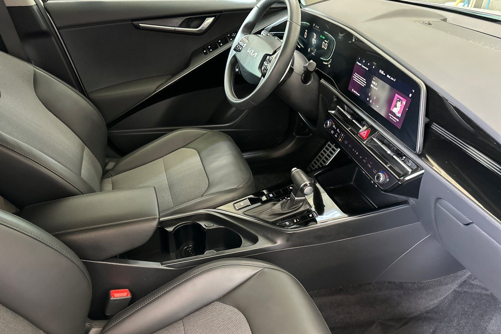 2023 Kia Niro EX Touring