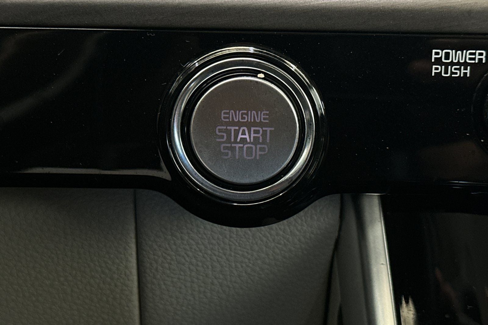 2023 Kia Carnival EX