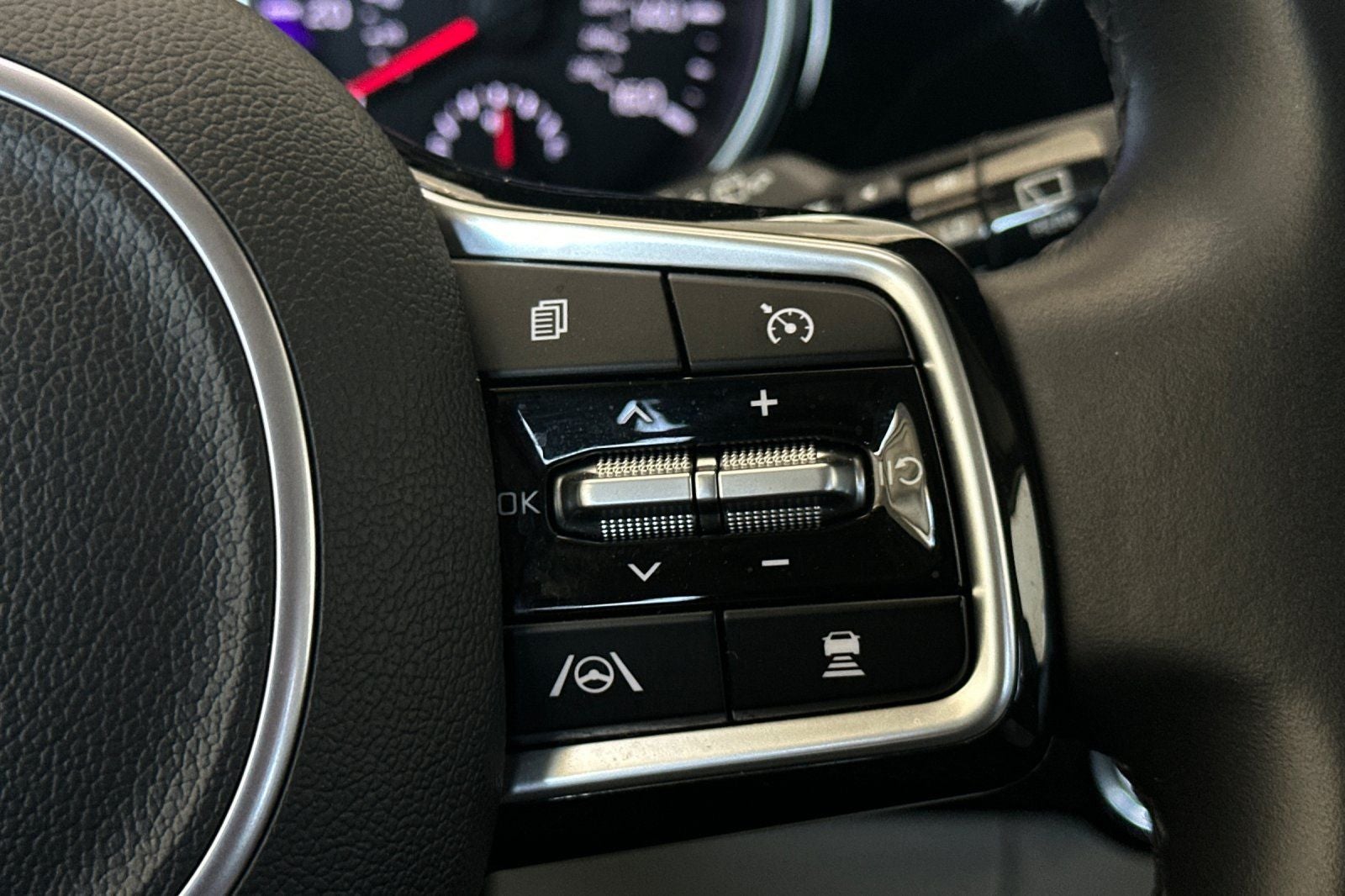 2023 Kia Carnival EX