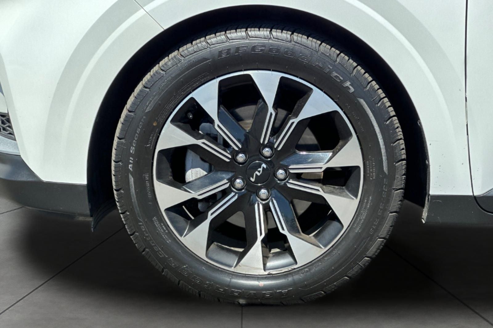 2023 Kia Carnival EX