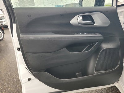 2024 Chrysler Pacifica Touring