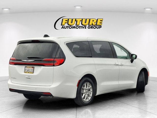 2024 Chrysler Pacifica Touring