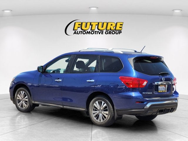 2017 Nissan Pathfinder SV