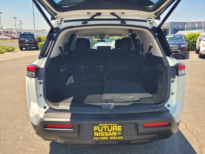 2025 Nissan Pathfinder SV