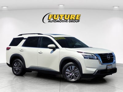 2022 Nissan Pathfinder SV