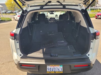 2022 Nissan Pathfinder SV