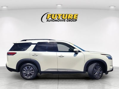 2022 Nissan Pathfinder SV