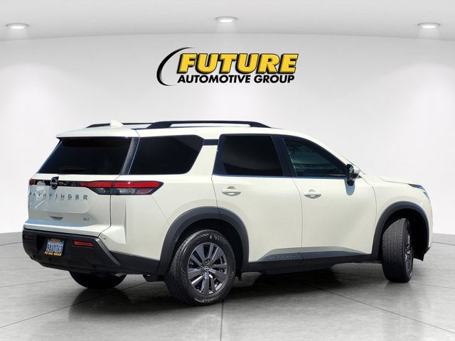 2022 Nissan Pathfinder SV