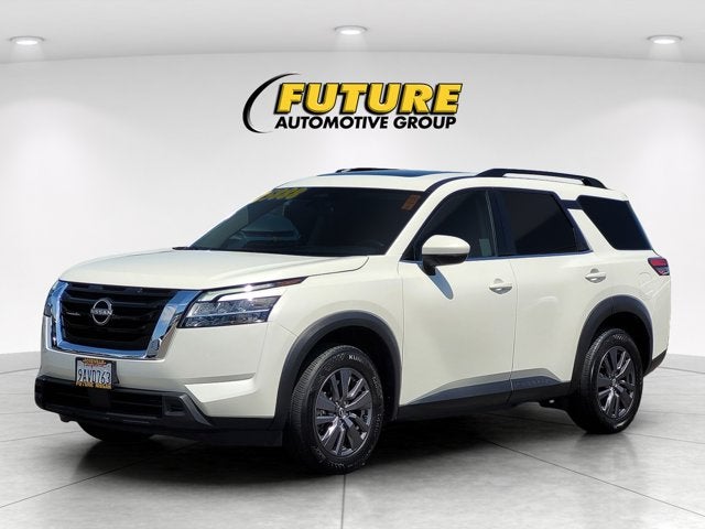 2022 Nissan Pathfinder SV