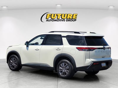 2022 Nissan Pathfinder SV