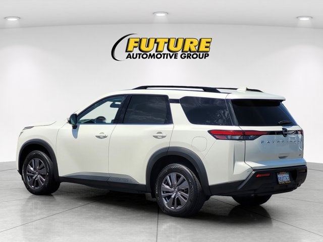 2022 Nissan Pathfinder SV