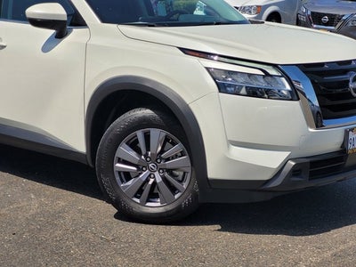 2022 Nissan Pathfinder SV