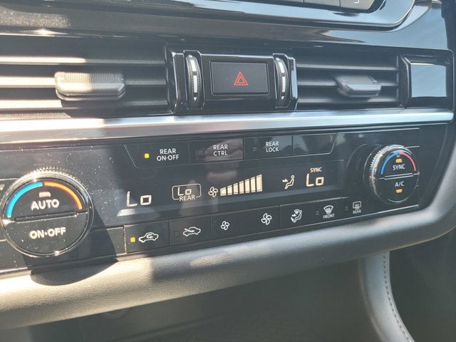 2023 Nissan Pathfinder SV