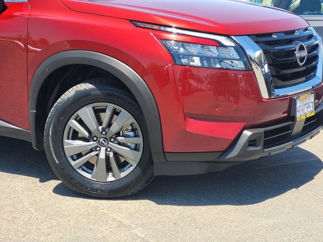 2023 Nissan Pathfinder SV