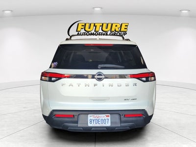 2022 Nissan Pathfinder SV