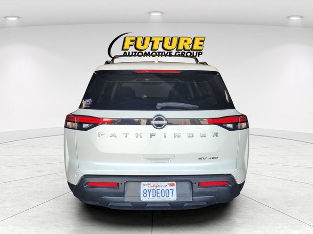 2022 Nissan Pathfinder SV