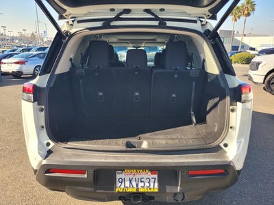 2024 Nissan Pathfinder SV