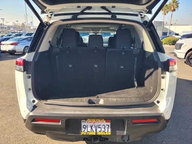 2024 Nissan Pathfinder SV