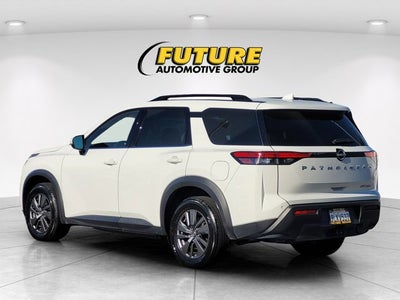 2024 Nissan Pathfinder SV