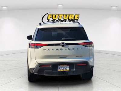2024 Nissan Pathfinder SV