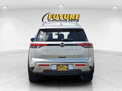 2024 Nissan Pathfinder SL