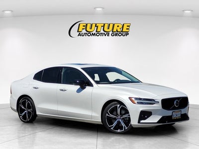 2024 Volvo S60 Core Dark Theme